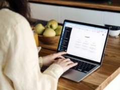 Jak rozmawiać z AI? Pamiętaj o kilku zasadach