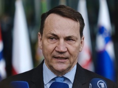 "Polacy wolą jeść trawę, niż stać się kolonią". Sikorski ostrzega przed Rosją