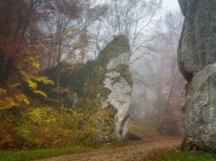 Nazywany jest “polską Szwajcarią”. W listopadzie zachwyca urokiem i widokami