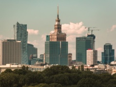 Polska gospodarka rośnie jak na drożdżach, a Rosjanie zadłużają się w juanach