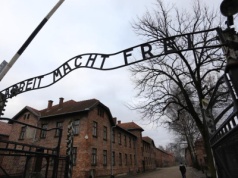 Pamiątki po ofiarach holocaustu na... aukcji. Cienkowska: Pamięć nie jest na sprzedaż