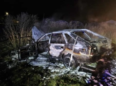 Gmina Szczytniki: samochód wypadł z drogi i stanął w płomieniach