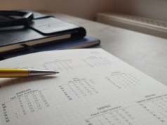 Dwa dodatkowe dni wolne w 2026 roku. Pracownicy mogą sporo zyskać