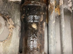 Awaria kanalizacji na Łokietka 3C. Mieszkańcy od piątku pozostawieni bez pomocy