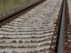 Premier ws. zniszczenia fragmentu torowiska: niewykluczone, że to akt dywersji