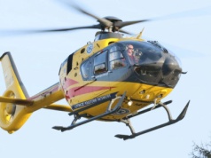 Auto roztrzaskało się o drzewo. Śmigłowiec LPR w akcji, dziecko wśród rannych