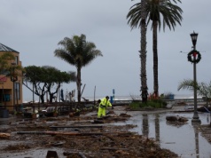 Fale porwały ich na kalifornijskiej plaży. Ojciec nie żyje, szukają 5-latki