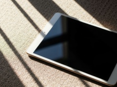 Polscy naukowcy na tropie ekranów przyszłości. Nowa moc ciekłych kryształów