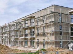 Blok komunalny na ukończeniu. Nadal wzbudza kontrowersje