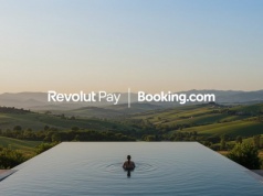 Wakacje na jeden klik. Revolut i Booking.com łączą siły