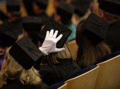 Polacy masowo rezygnują ze studiów. Niektóre uczelnie straciły aż 70 proc. studentów