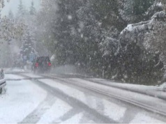 IMGW ostrzega przed opadami śniegu. Niebezpiecznie na drogach