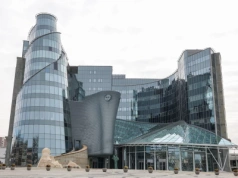 "Manipulacja na wielu poziomach". TVP zamieszcza film szkalujący Polaków