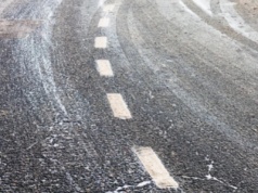 Oblodzenie uderzy w Sądecczyźnie. IMGW ostrzega przed niebezpiecznymi warunkami na drogach