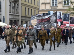 Niezłomni przeszli wokół Rynku. Kraków uczcił pamięć Żołnierzy Wyklętych (Galeria)