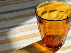 Ich szklanki miał każdy Polak. Firma została uratowana