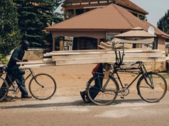 Każdego dnia spędzamy w podróży 78 minut. Niezależnie gdzie i jak podróżujemy