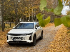 Duży chiński hybrydowy SUV. Przejedziesz nim równie daleko co oszczędnym dieslem. Omoda 9