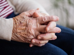 Ukradła jedzenie. Seniorka na skraju ubóstwa ze wsparciem Policji. Ruszyła zbiórka