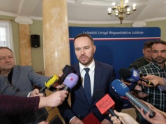 Wojewoda uniewinniony w sprawie usunięcie krzyża. „Urząd to nie kościół, a sala nie jest ołtarzem”