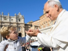 Papież wzywa do ochrony godności bezbronnych i  małoletnich