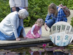 Pieniądze dla rodzin na Podkarpaciu. Ponad 5 tys. osób korzysta z dodatku. Komu przysługuje?