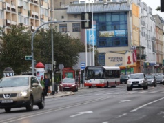 Jedna sytuacja, dwa zagrożenia. To miejsce na drodze jest wyjątkowo niebezpieczne