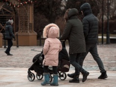7-godzinny dzień pracy dla rodziców i dodatkowe wolne. Nowy pomysł ma zachęcić do posiadania dzieci