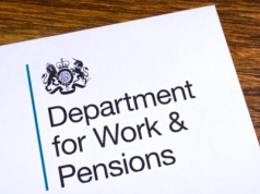 Kontrola urzędników w domach osób pobierających  Universal Credit