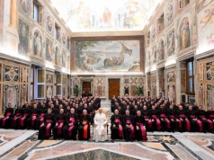 Papież do watykańskich dyplomatów: bądźcie bliscy ludziom