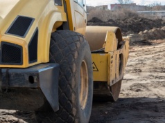 Duża polska spółka budowlana ze spadkiem przychodów i zysku. Prezes mówi o wysokich stopach proc.