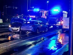 Dwa pasy ulicy Wolności zablokowane po zderzeniu dwóch aut w Cieplicach