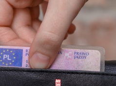 Kiedy trzeba wymienić prawo jazdy? To obowiązek każdego kierowcy. UE szykuje zmiany