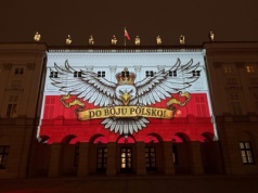 Pałac Prezydencki Prezydencki wyświetla oprawę przed meczem Polska-Malta, którą kilka dni temu zabroniono wnieść na Stadion Narodowy