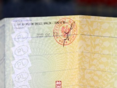 Nie mam miejsca w dowodzie rejestracyjnym na pieczątki przeglądu. Czy można dostać mandat?