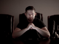 „Powszechne jest przekonanie, że przedsiębiorca ma być pracoholikiem. Wizyta u lekarza? Obciach”. Michał Sadowski, założyciel Brand24 szczerze o największych błędach