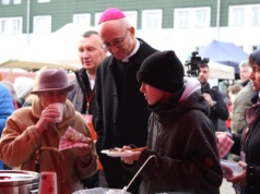 Abp Adrian Galbas: kiedy omijam ubogiego, ryzykuję że omijam Jezusa