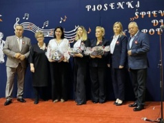 Młodzi artyści dla Niepodległej w Łękach Szlacheckich