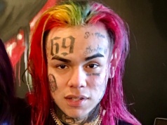 Raper 6ix9ine znów w tarapatach. Zamaskowani sprawcy splądrowali dom jego rodziny