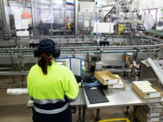 Zapowiadają podwyżki dla Polaków. Ale jest problem. Historyczna zmiana