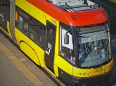Zderzenie tramwajów i autobusu w Warszawie. Są poważne utrudnienia