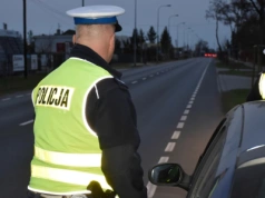 Wpadł, bo jechał bez świateł mijania. A to był dopiero początek