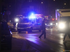 Osobliwe potrącenie na ul. Limanowskiego w Olsztynie. Pijany mężczyzna wtargnął pod naczepę