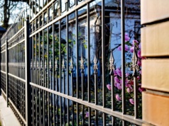 Od 2026 r. wchodzą nowe normy dla ogrodzeń. Zmiana o 40 centymetrów