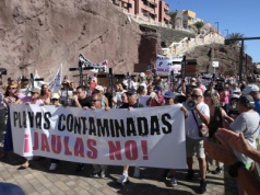 Protest w Melenara przeciwko zanieczyszczeniu plaż Gran Canarii