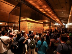 Skandal goni skandal w Wielkim Muzeum Egipskim. Władze mają już dość wybryków turystów