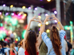 Poznaliśmy słowo roku 2025. Trafnie opisuje zjawisko, które odżyło dzięki chatbotom