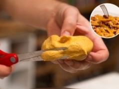 Cięte dyniowe kluseczki z suszonymi pomidorami. Zajada się nimi cała rodzina