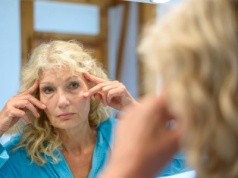 Wystarczy 10 minut dziennie. Skóra będzie napięta, a zmarszczki spłycone