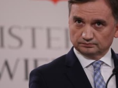 Szef MSZ unieważnił paszport Zbigniewowi Ziobrze